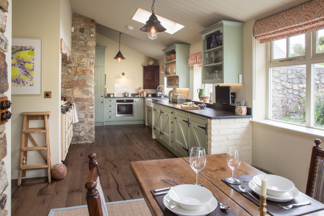 Painted-Country-Kitchen-Winchester-01