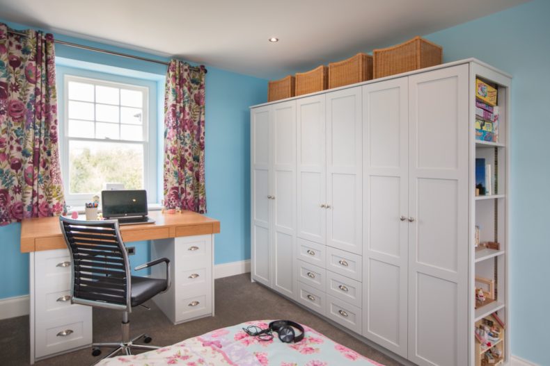 painted-and-oak-wardrobes-guilford-057