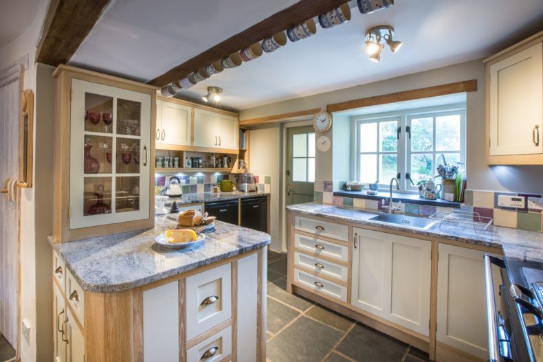 rustic-painted-and-oak-kitchen-brecon-095